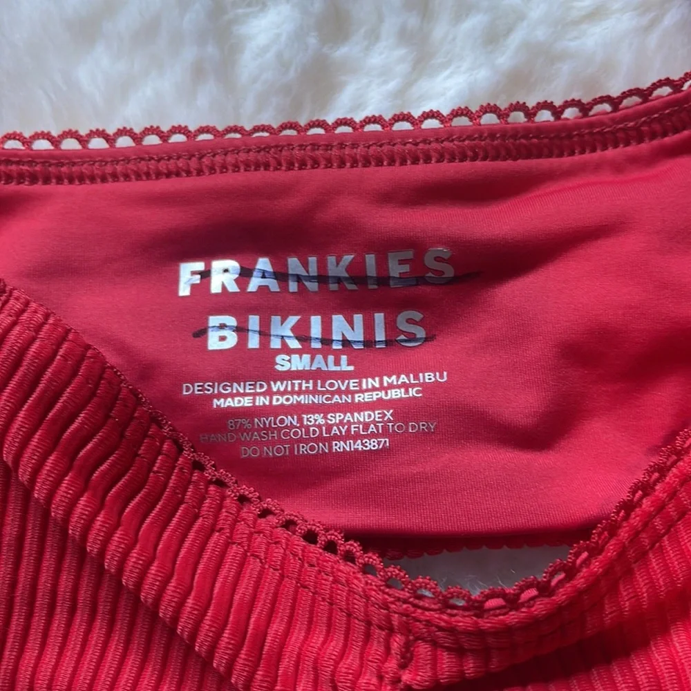 Frankie’s Bikinis Top - SIZE: S